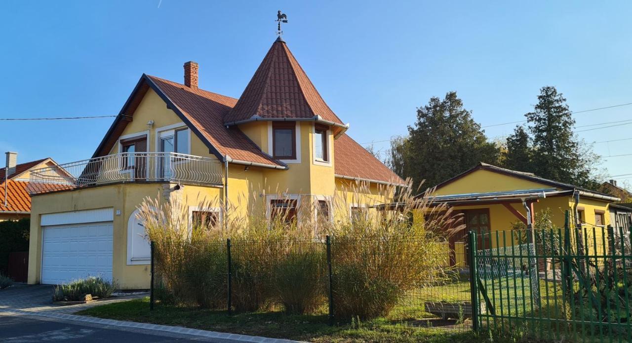 Hajas Familia Kiado Szobak Balatonmáriafürdő 外观 照片