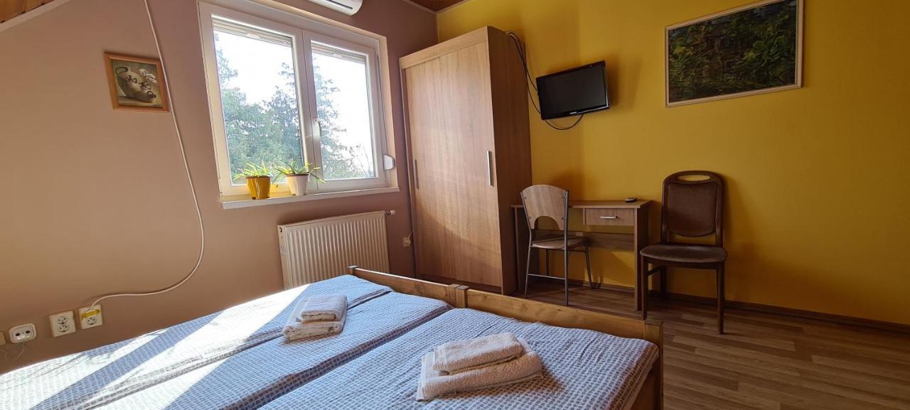 Hajas Familia Kiado Szobak Balatonmáriafürdő 外观 照片