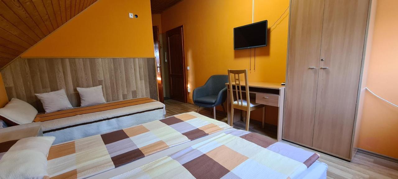 Hajas Familia Kiado Szobak Balatonmáriafürdő 外观 照片