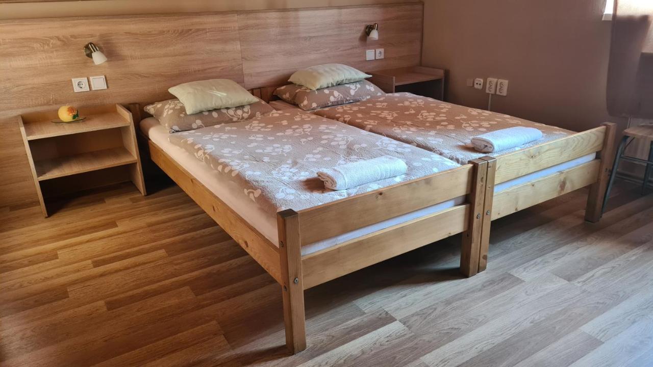 Hajas Familia Kiado Szobak Balatonmáriafürdő 外观 照片