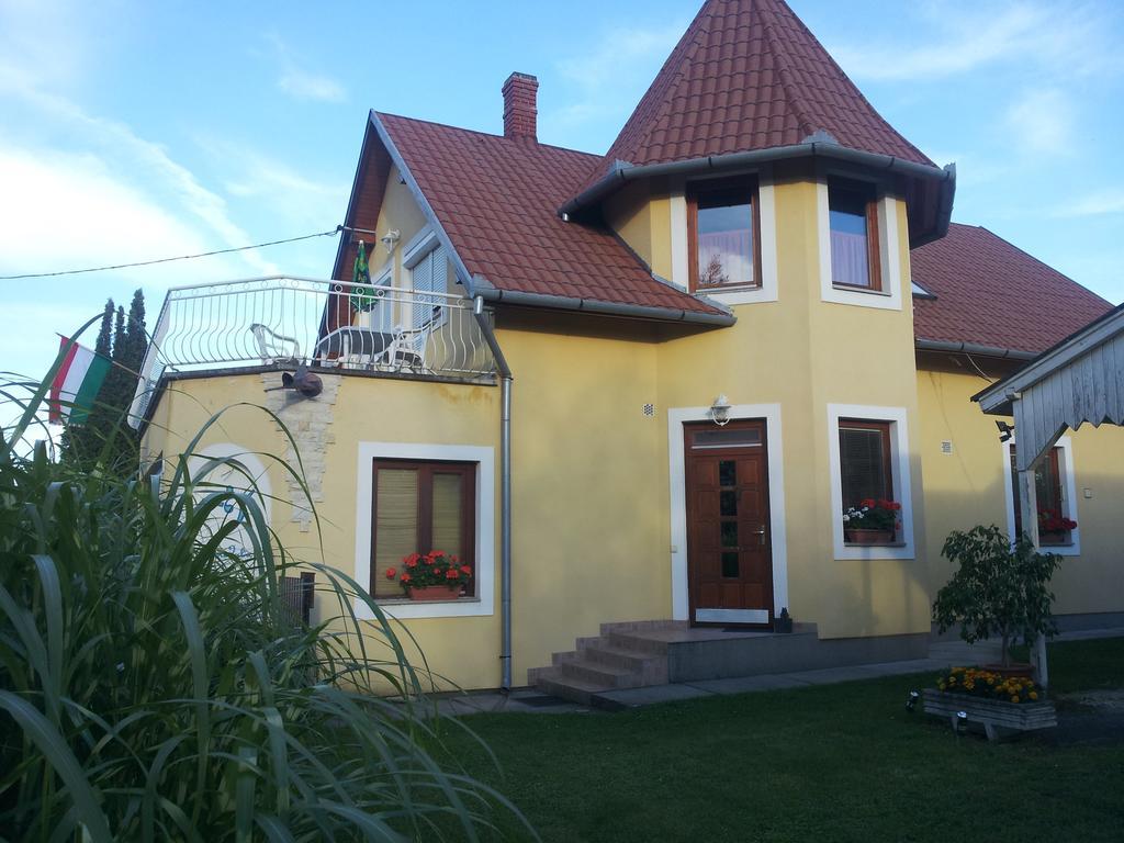 Hajas Familia Kiado Szobak Balatonmáriafürdő 外观 照片
