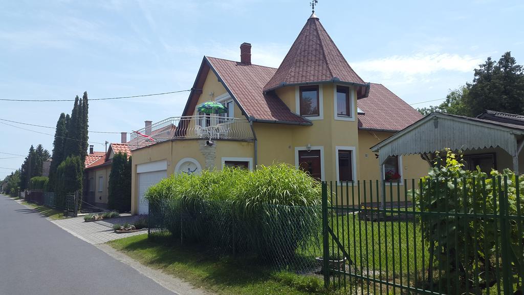 Hajas Familia Kiado Szobak Balatonmáriafürdő 外观 照片